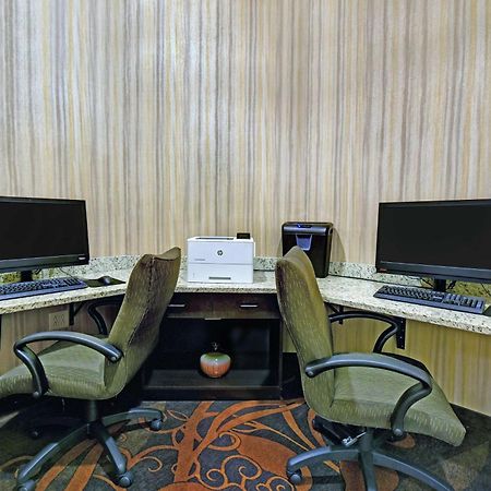 Hampton Inn Beloit Bagian luar foto