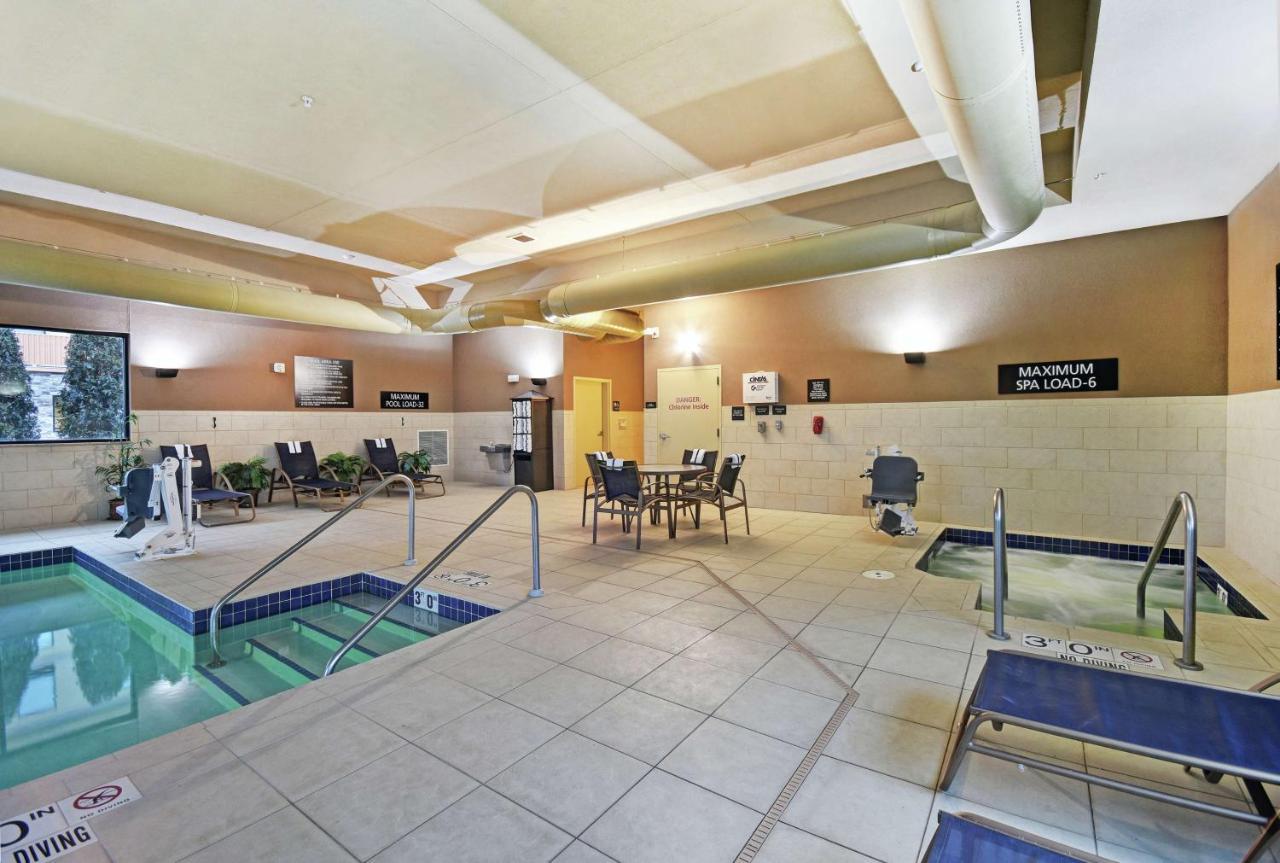 Hampton Inn Beloit Bagian luar foto